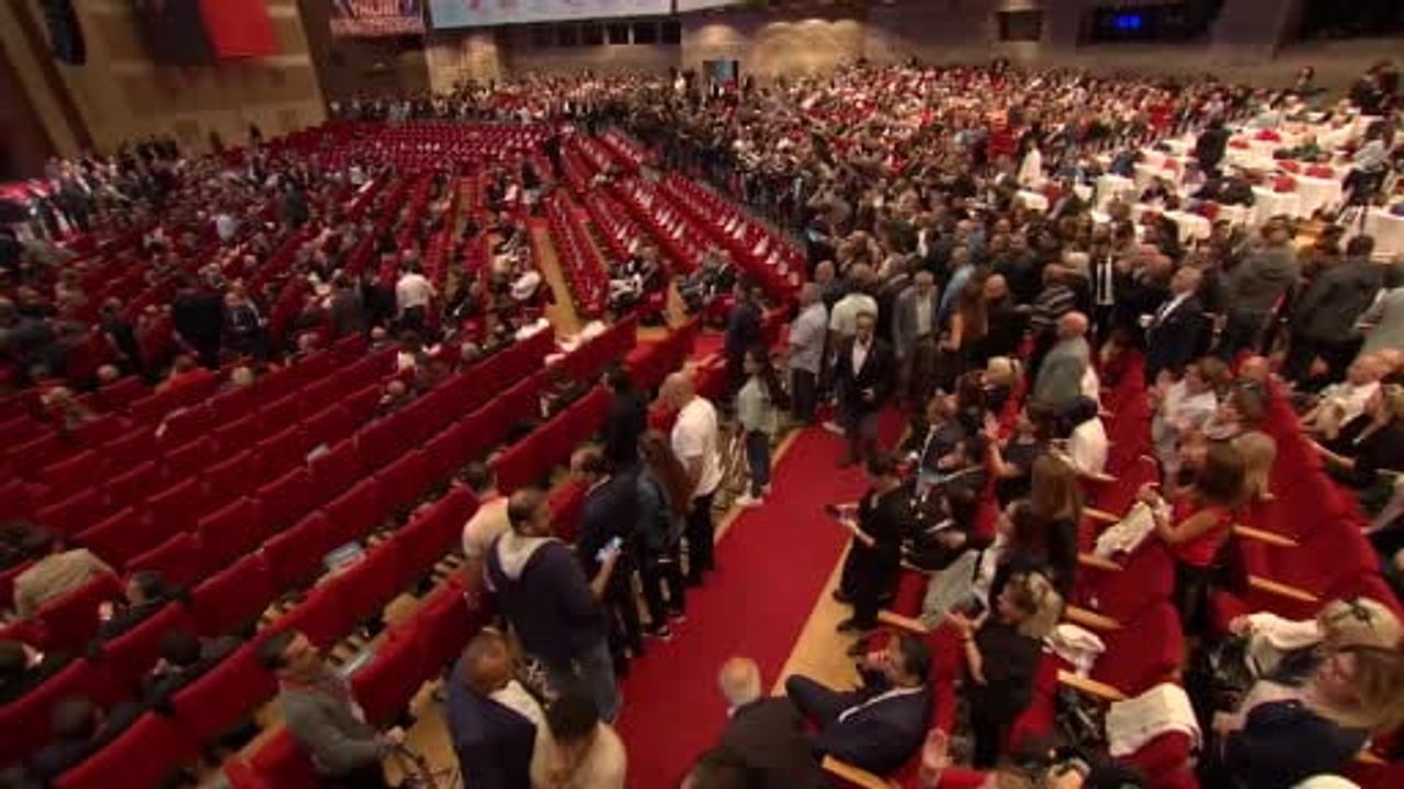 CHP İstanbul İl Kongresi'ne Hile İddiası: 10 Sanıklı Dava Ertelendi