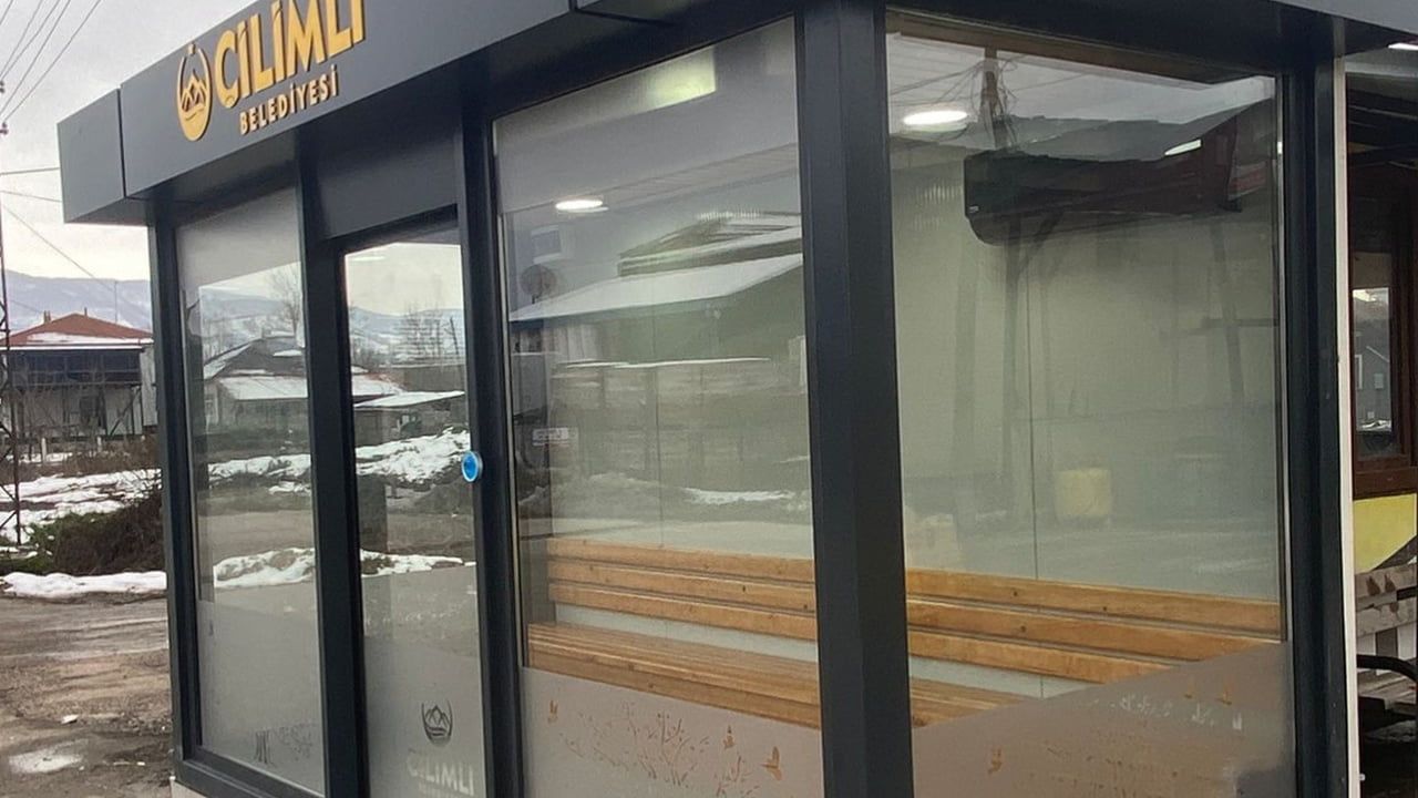 Çilimli'ye İlk Akıllı Durak Sapak Mevkiinde Kuruldu