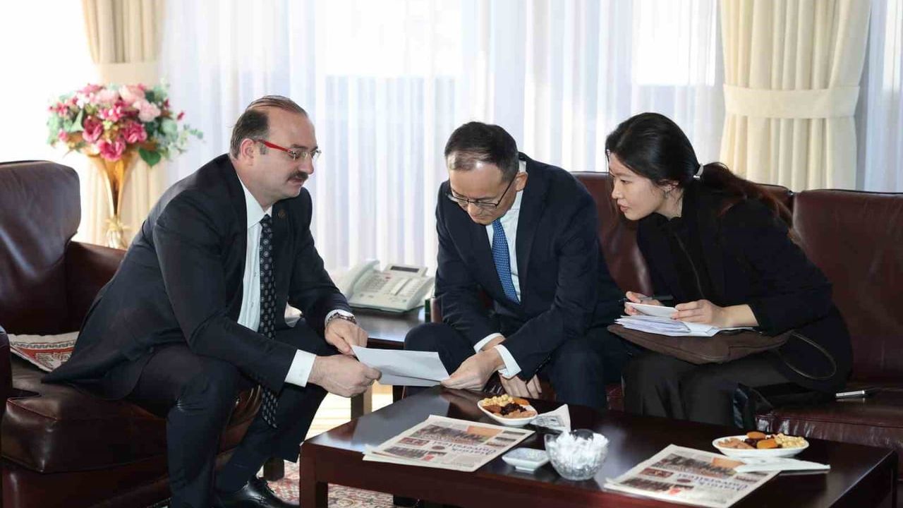 Çin Büyükelçisi Jiang Xuebin Atatürk Üniversitesi'ni Ziyaret Etti: Akademik İş Birlikleri Güçleniyor