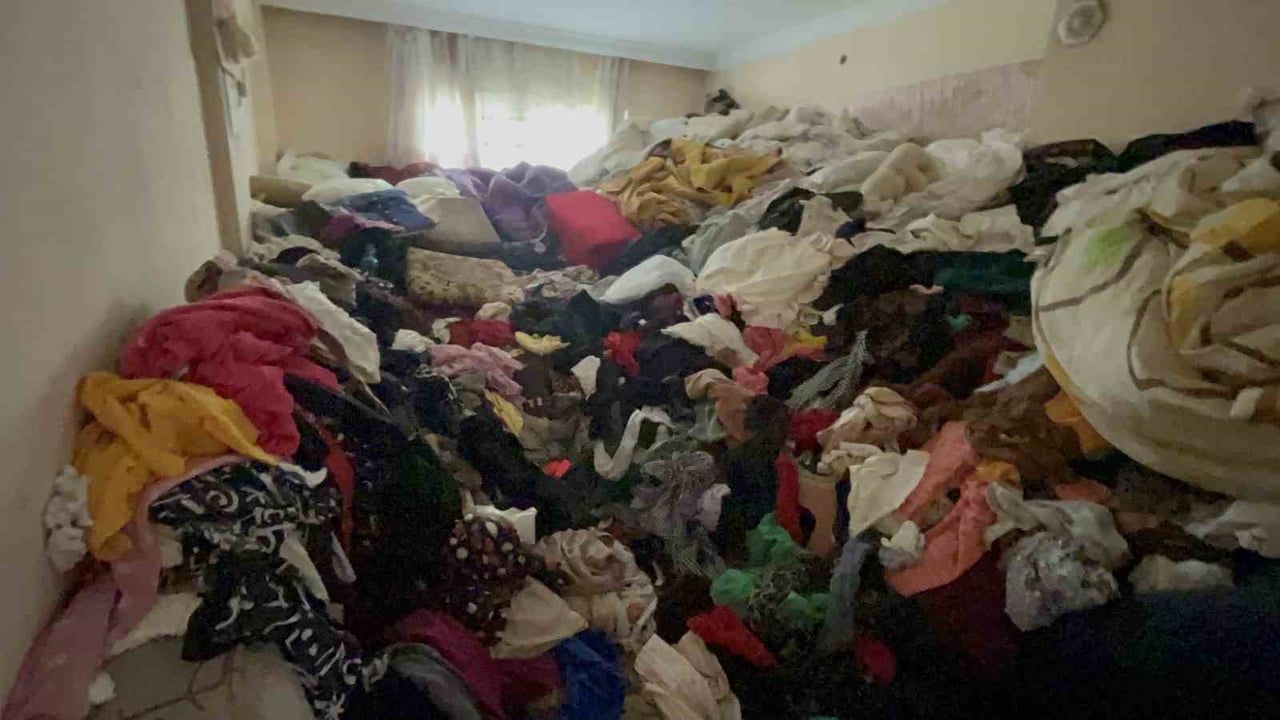 Çorlu'da 71 Yaşındaki Kadın Evinde Giysi Yığınları Arasında Ölü Bulundu