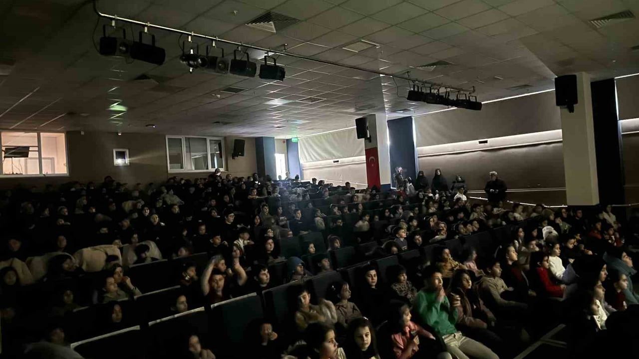 Çorum Belediyesi Yarıyıl Etkinlikleri Başladı: Buhara'da Sinema Gösterimi