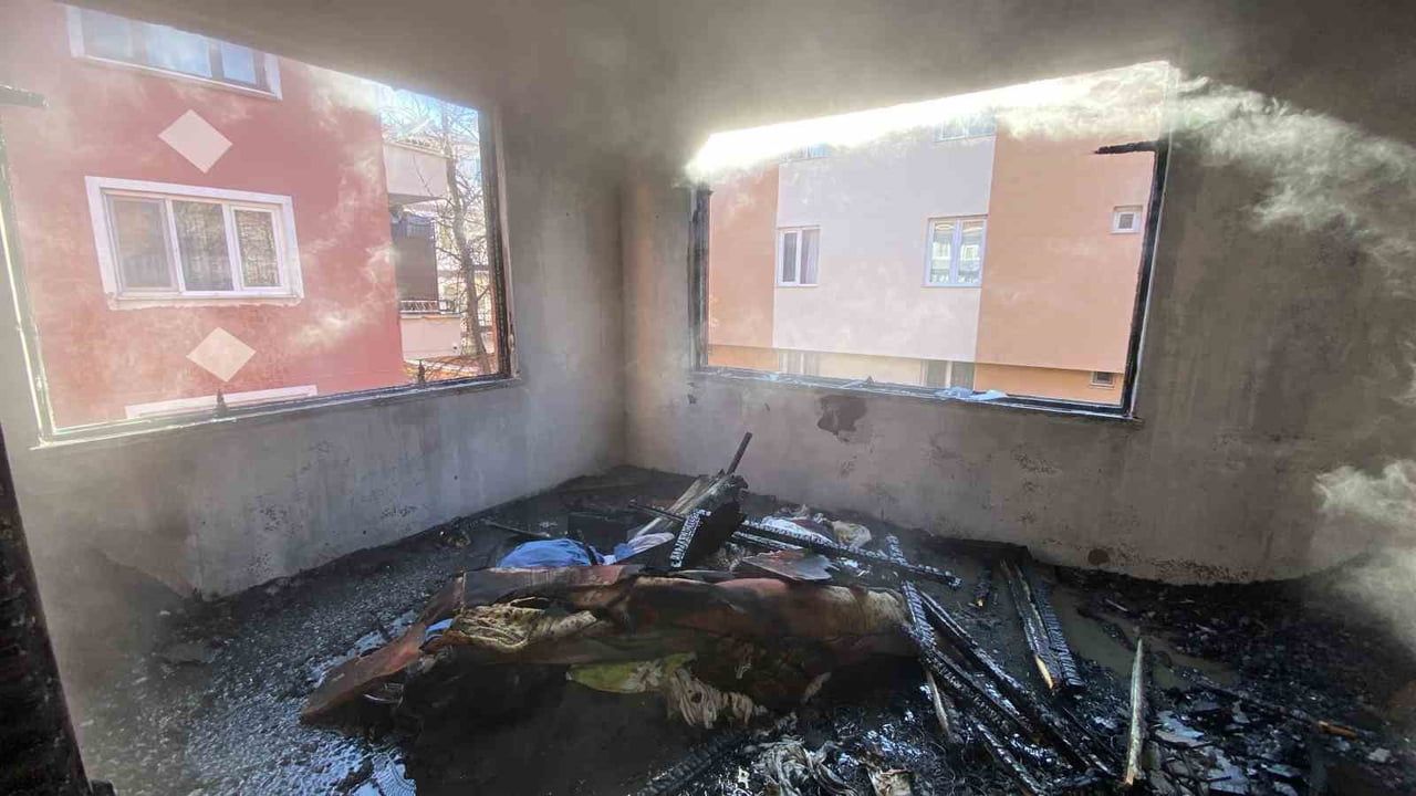 Çorum'da 3 Katlı Metruk Binada Korkutan Yangın