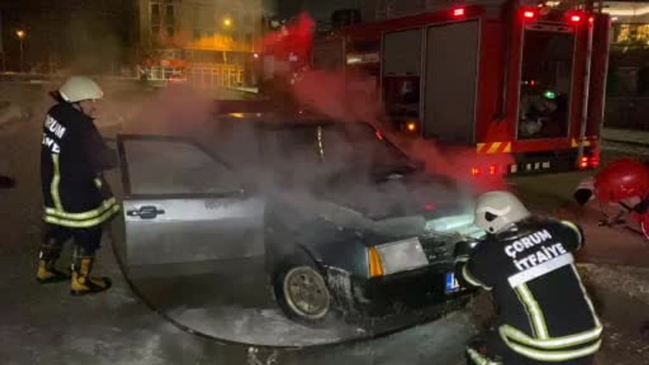 Çorum'da Fiat-Tofaş Motor Yangını: 19 SE 233 İtfaiye Müdahalesiyle Kurtarıldı