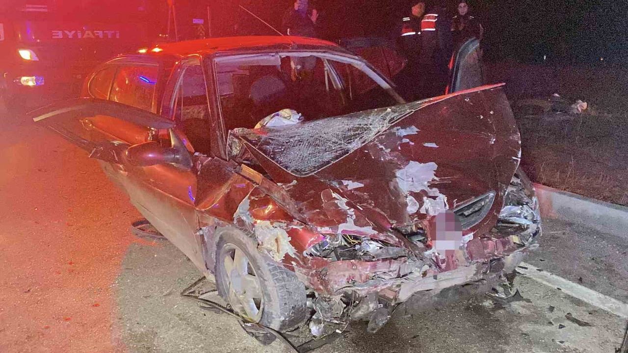 Çorum’da İki Otomobil Çarpıştı: 3’ü Çocuk 8 Yaralı