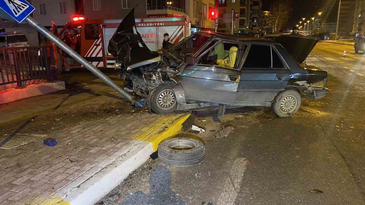 Çorum'da İki Otomobilin Çarpışması: 4 Yaralı