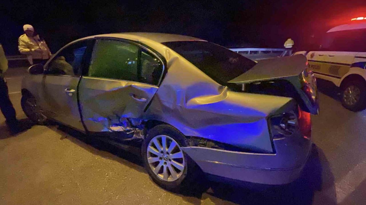 Çorum'da Otomobil ile Hafif Ticari Araç Çarpıştı: 3'ü Çocuk 5 Yaralı