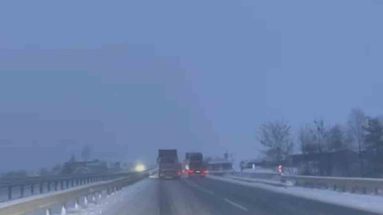 D-100 Kemikli Rampaları'nda Kar Yağışı — Karadeniz-İstanbul Bağlantısı Beyaza Büründü