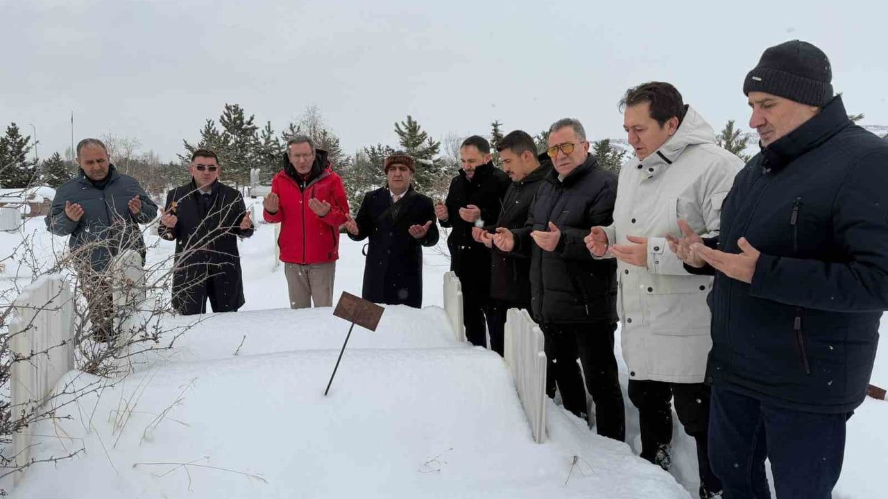 DAGC, Durdemir Bilirdönmez'i mezarı başında andı