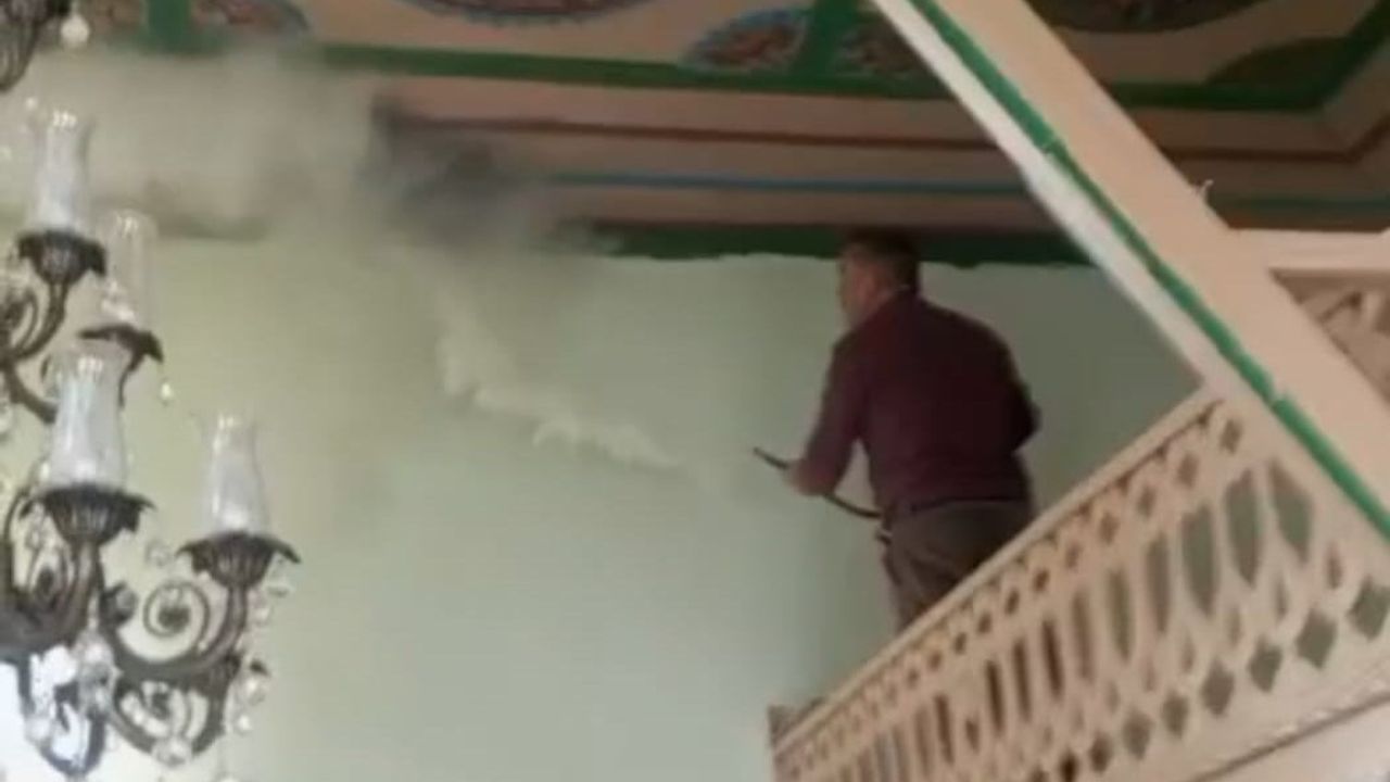 Darende'de Cami Çatısında Korkutan Yangın