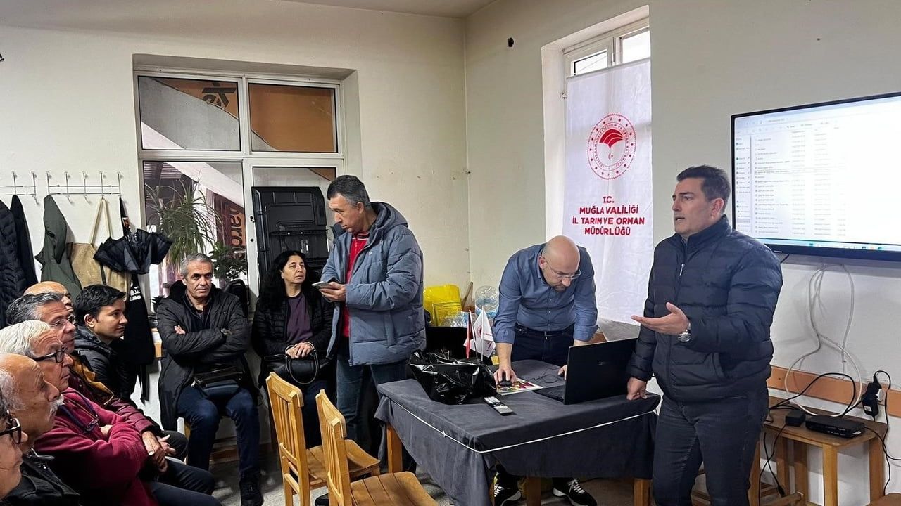 Datça'da Çiftçilere 'Badem Hastalık ve Zararlıları' Eğitimi