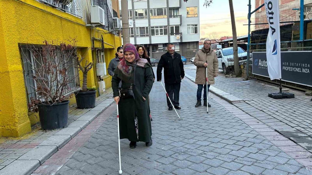 Denizli'de Görme Engellilere Beyaz Baston ve Bağımsız Hareket Kursu