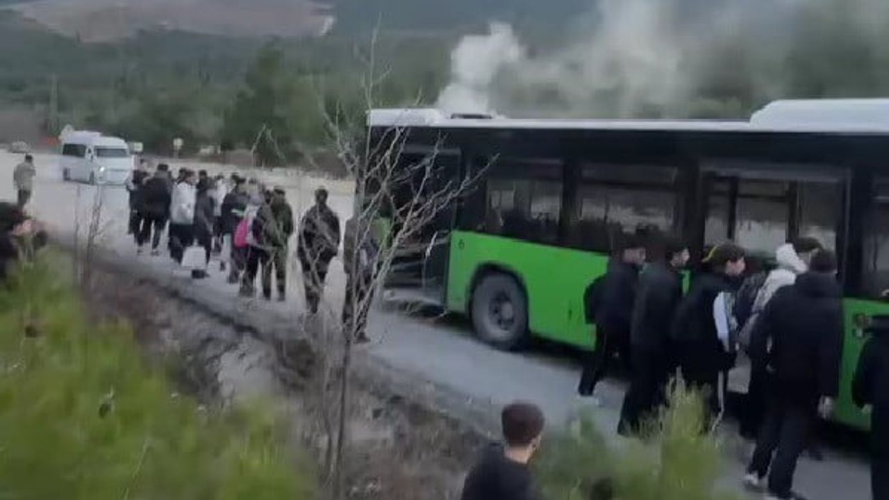 Denizli'de Şehir İçi Otobüslerde İki Motor Yangını: Yolcular Tahliye Edildi