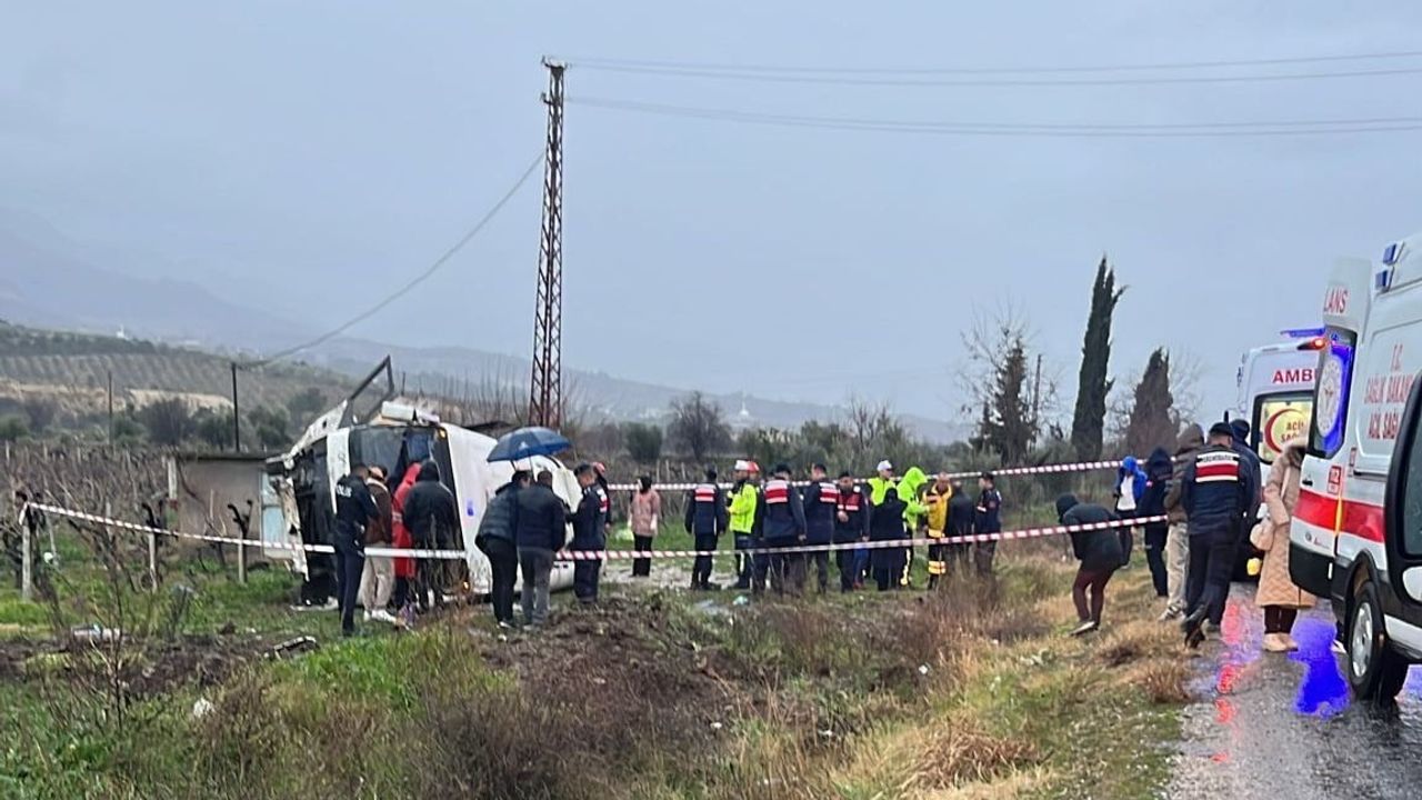 Denizli’de servis kazası: Hemşire Kadriye Koçan yaşamını yitirdi, 25 yaralı