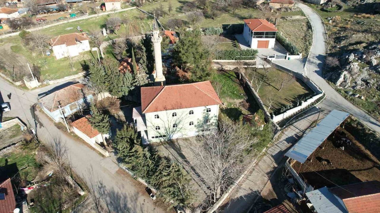 Denizli Gölcük Mahallesi'nde Cami Avlusu İcradan Satışa Çıkarıldı