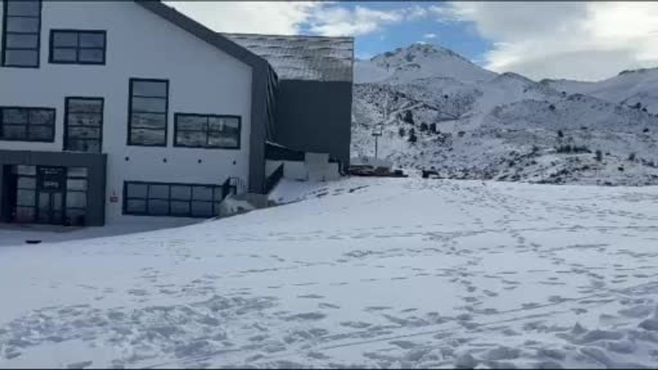 Denizli Nikfer Kayak Merkezi’nde Hafta Sonu Yoğunluğu