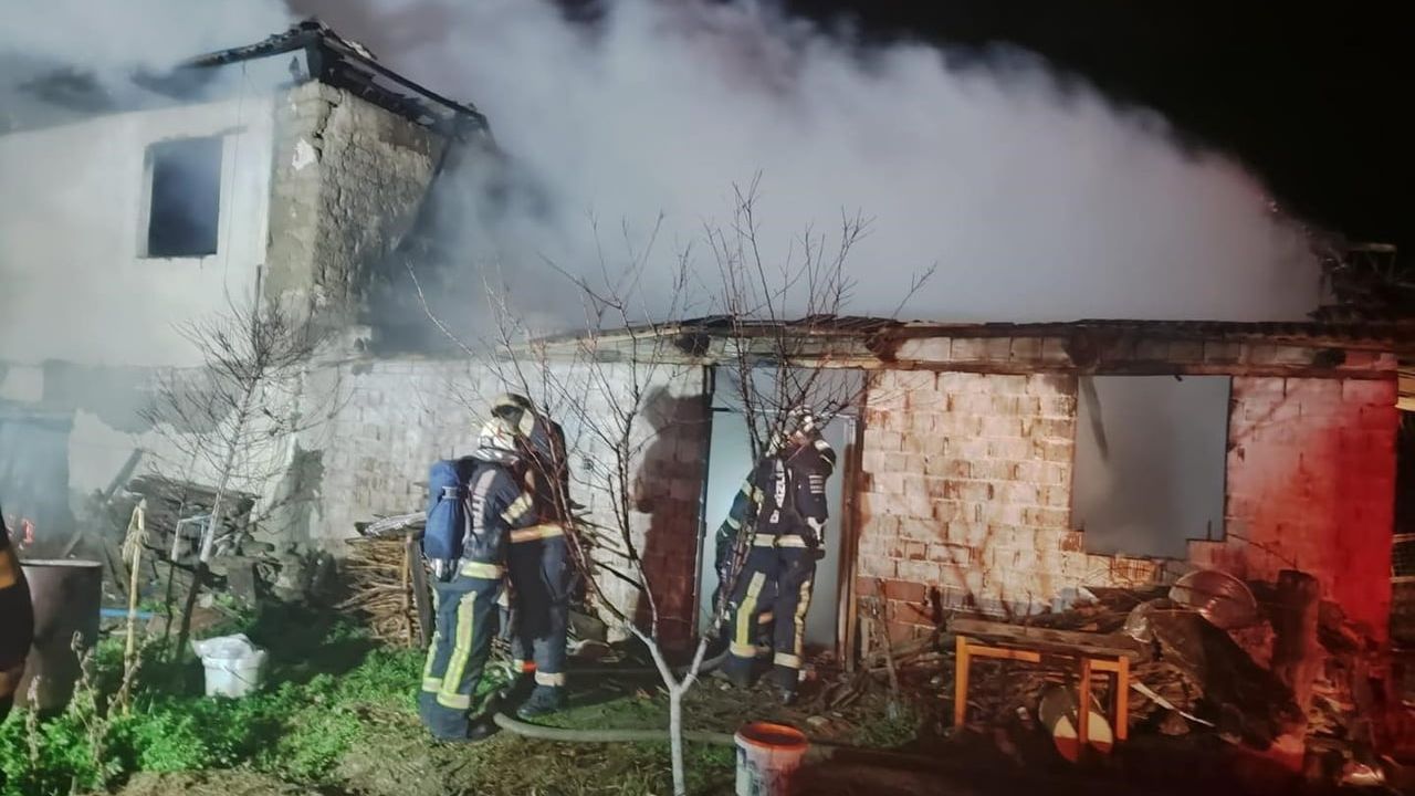 Denizli Pamukkale'de Samanlık Yangını Kontrol Altına Alındı