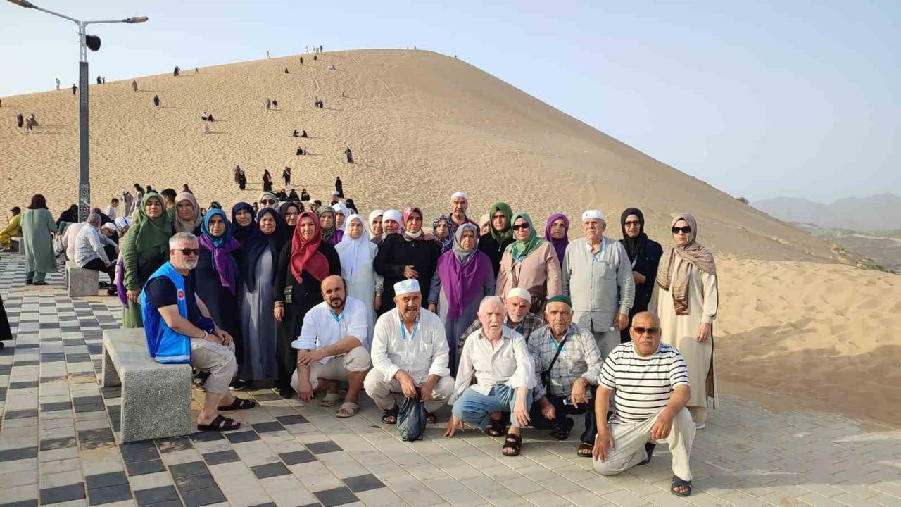 Denizlili Umreciler Bedir Şehitliği ve Melekler Tepesi'ni Ziyaret Etti