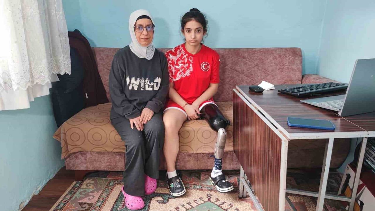 Depremzede Tuğba Protezle Yeşil Sahalara Döndü