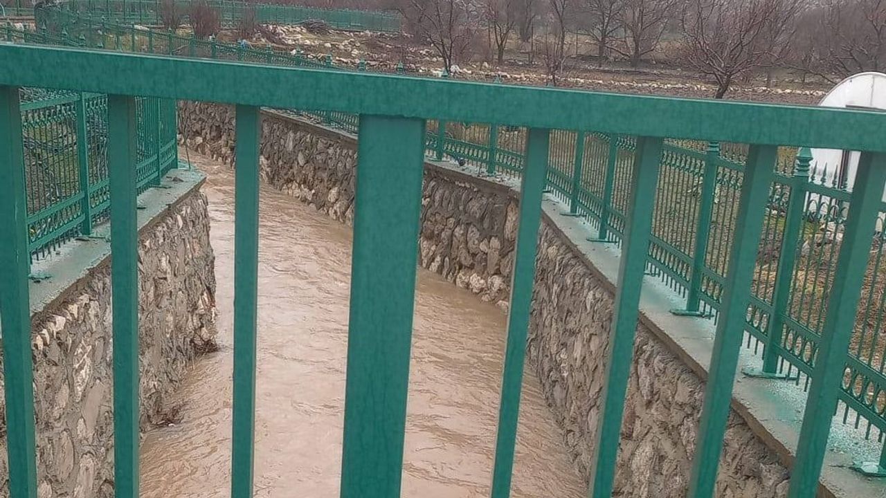 Derebucak'ta Taşkın Alarmı: Araziler Sular Altında, Barajdan Beyşehir Gölü'ne Akış