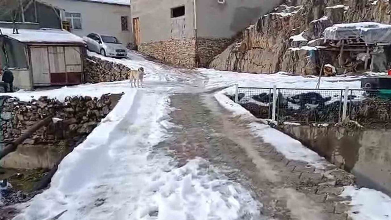 Develi Sarıkaya'da Tehlikeli Köprü: Mahalleli Korkuluk Talep Ediyor