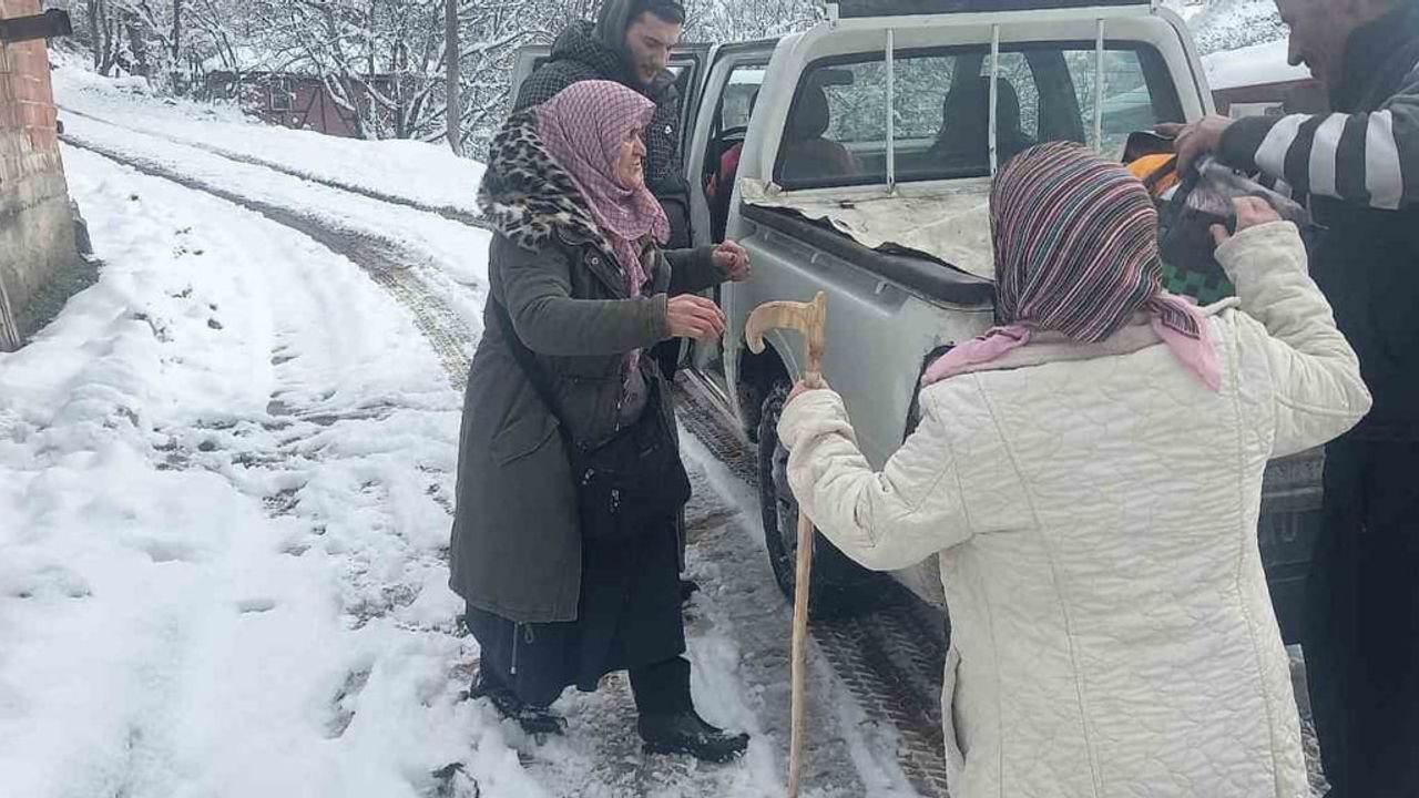 Devrek'te Köy Hizmetleri, Kanser Hastası Zeliha Karagöz'ü Hastaneye Ulaştırdı