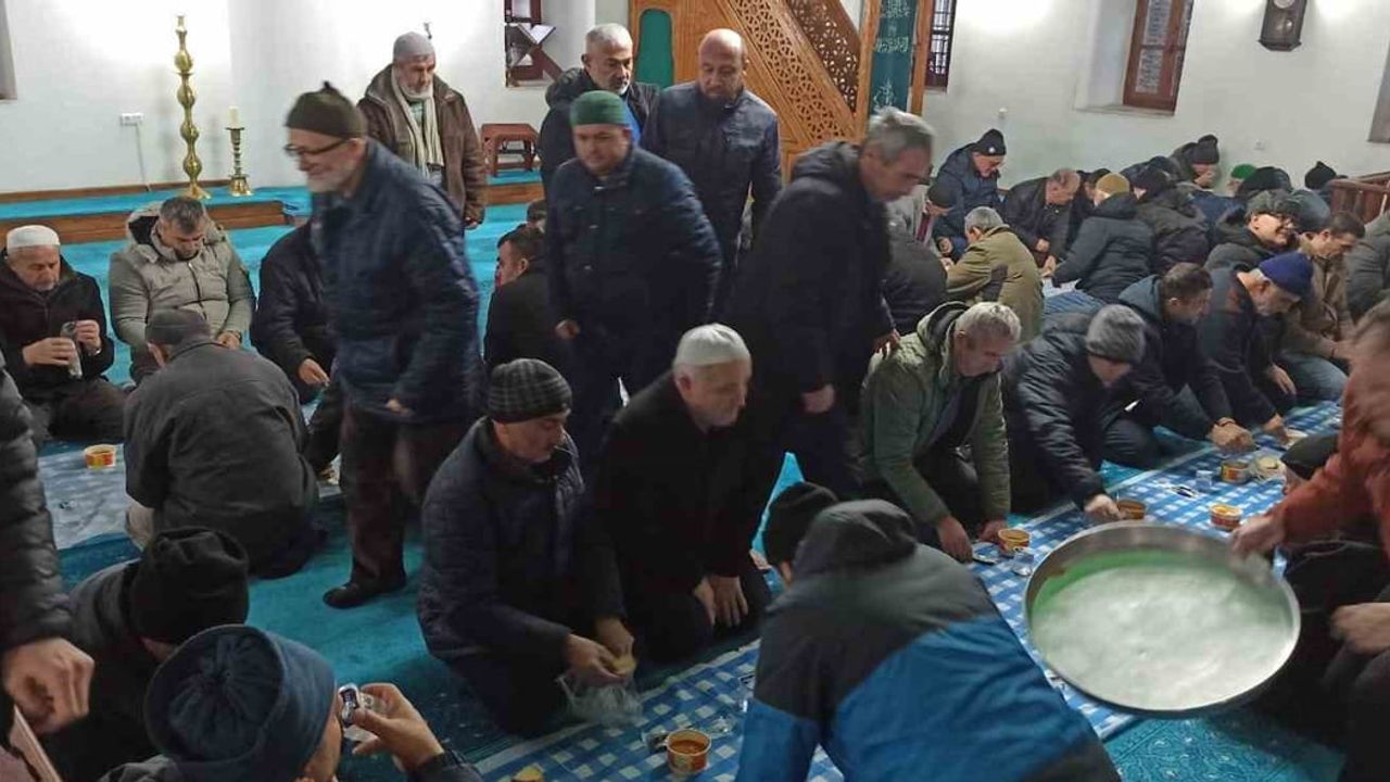 Devrek'te Yılın İlk Sabah Namazı Merkez İbrahim Ağa Camii'nde
