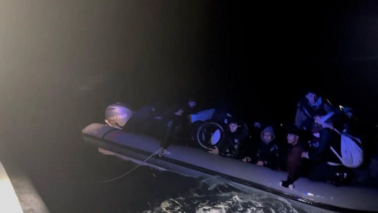 Didim açıklarında 25 düzensiz göçmen kurtarıldı