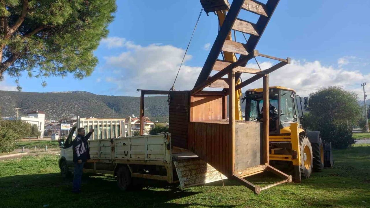 Didim Belediyesi Akbük’te Temizlik ve Fırtına Onarımlarını Sürdürüyor