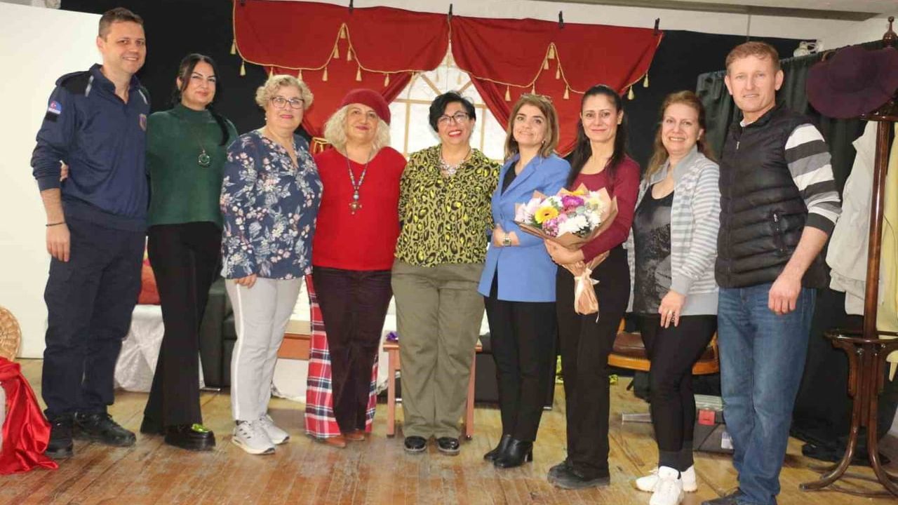 Dikili Umut Tiyatrosu 'Umutlu Mahkumlar' Projesi Cezaevlerinde Umut Saçıyor