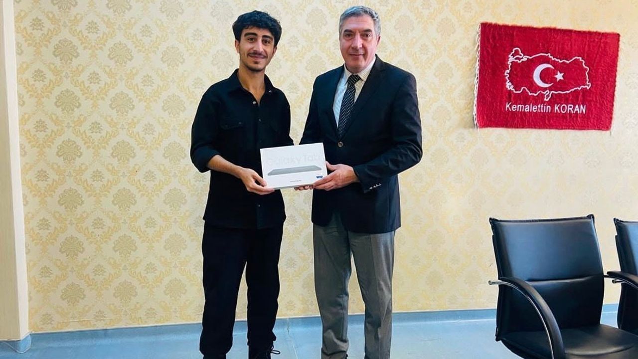 Diyadin'de Gençlere Tablet Desteği: Kaymakam Korkusuz'tan Dijital Hamle