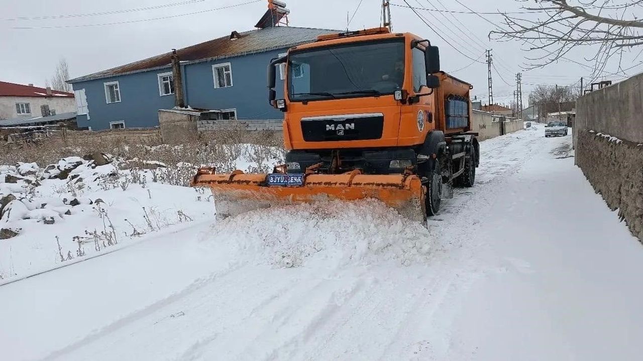 Diyadin'de Karla Mücadele: Kapanan Yollar Yeniden Ulaşıma Açıldı
