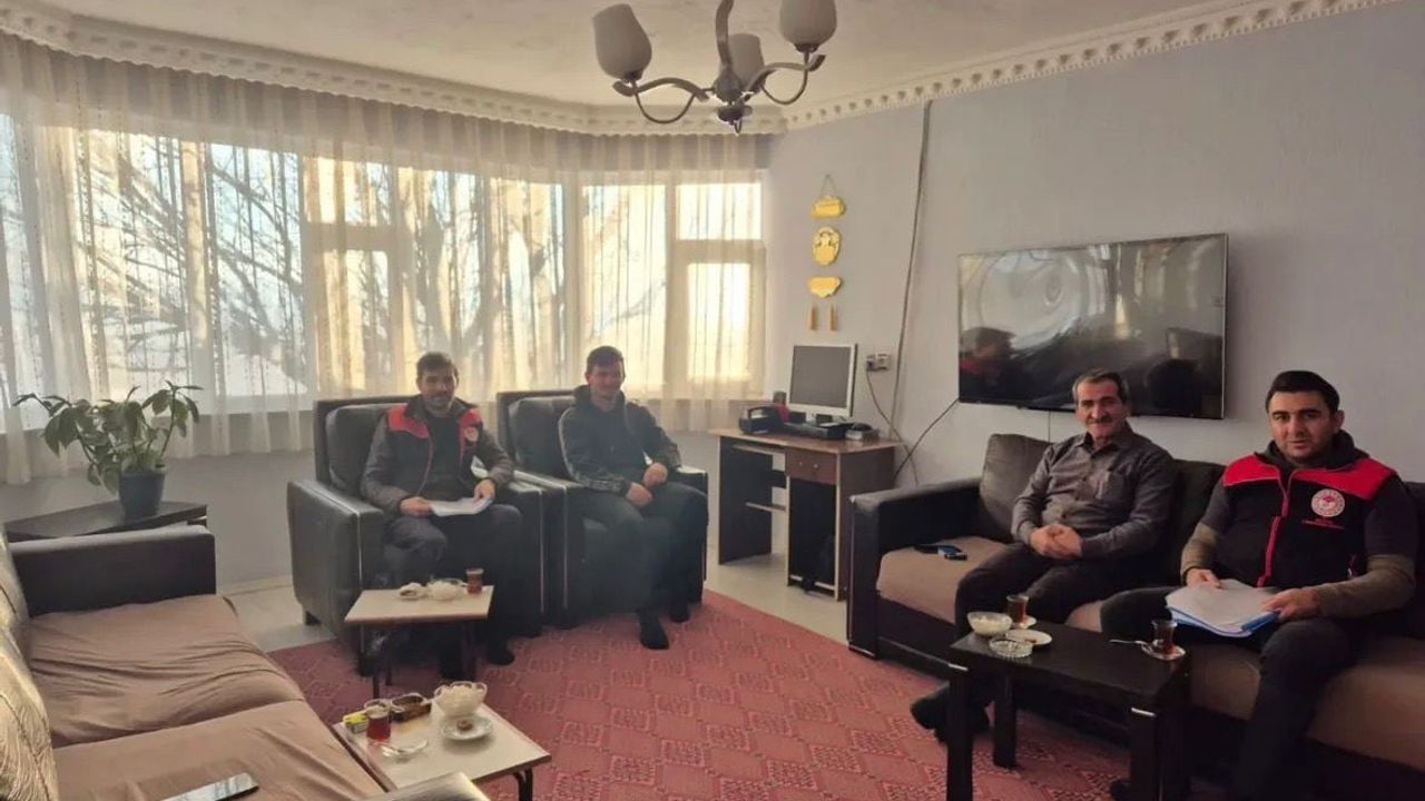 Diyadin Satıcılar Köyü'nde Veteriner Hekimlerden Samimi Aile Ziyareti