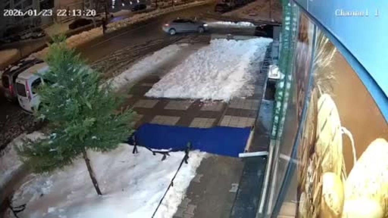 Diyarbakır Bağlar'da 6 Araçlı Zincirleme Kaza Kamerada