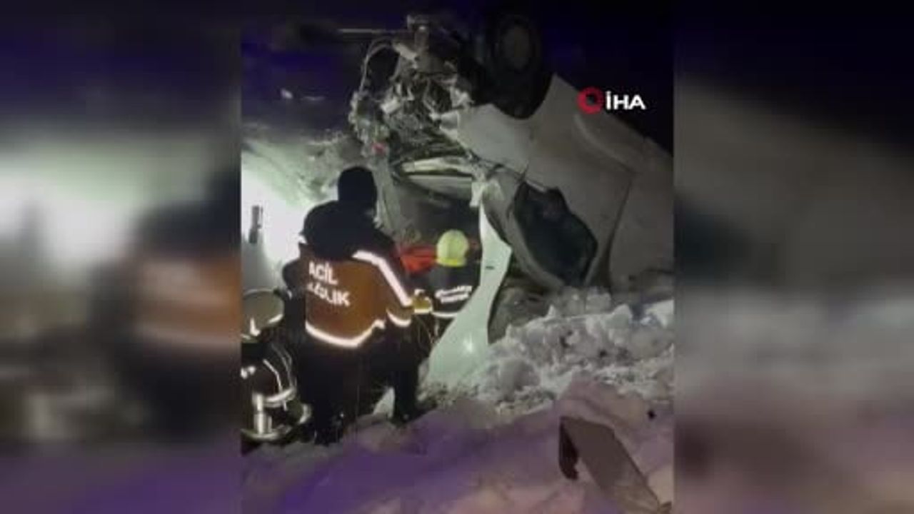 Diyarbakır Bağlar'da Şarampole Devrilen Araçta Sürücü İtfaiye Tarafından Kurtarıldı