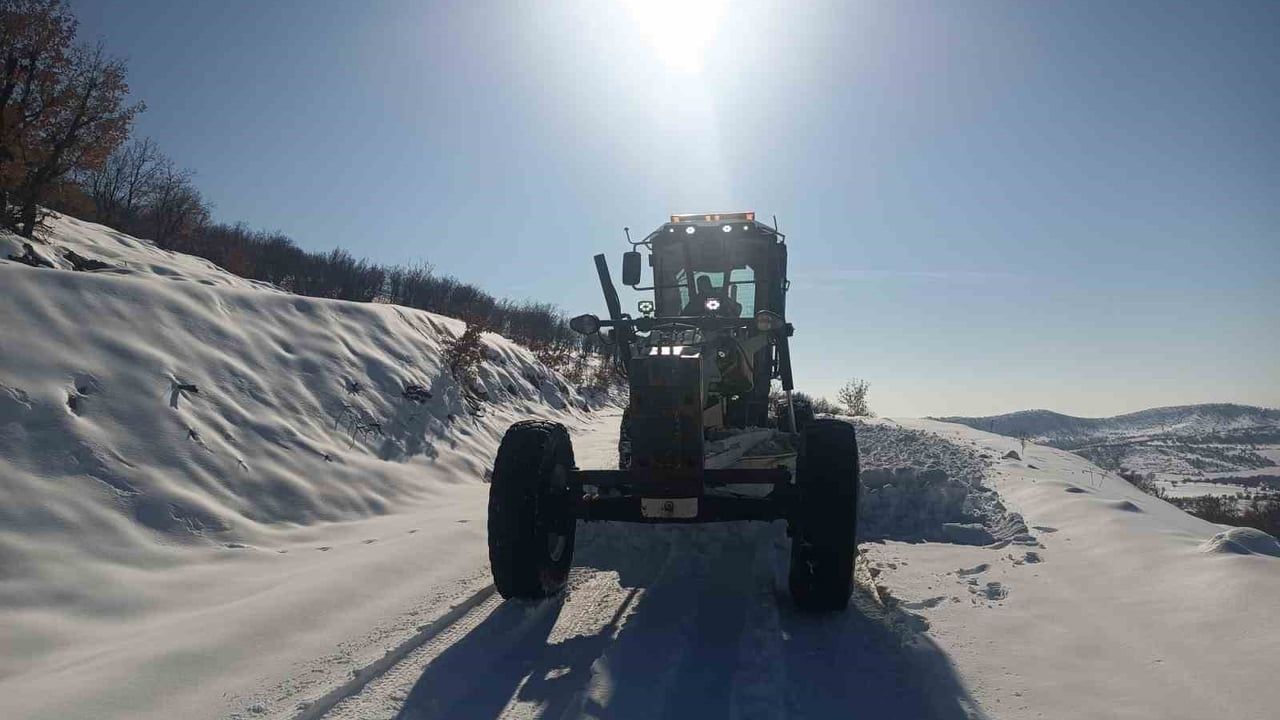 Diyarbakır'da 15 İlçede Kırsal Yollar Ulaşıma Açıldı