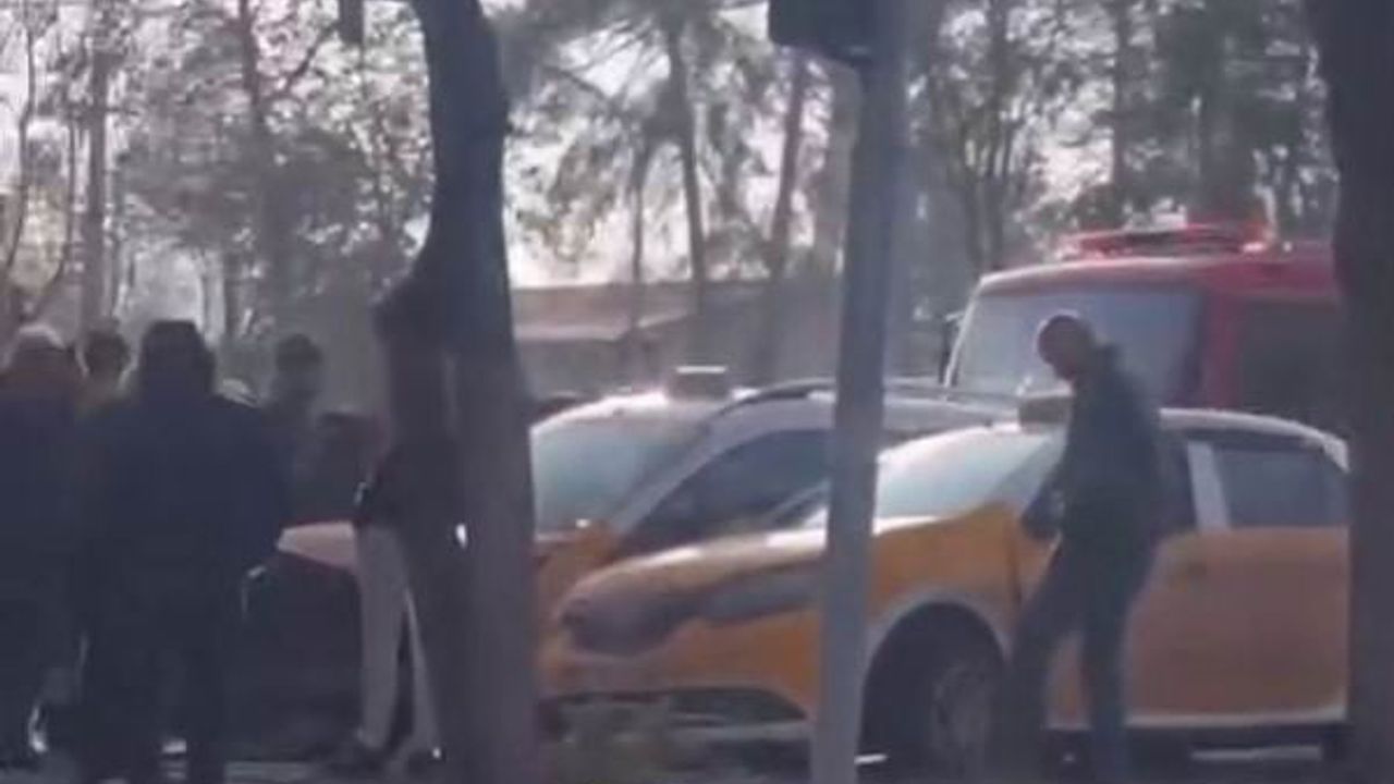 Diyarbakır'da 3 Taksi Zincirleme Kaza: İstasyon Caddesi'nde Maddi Hasar