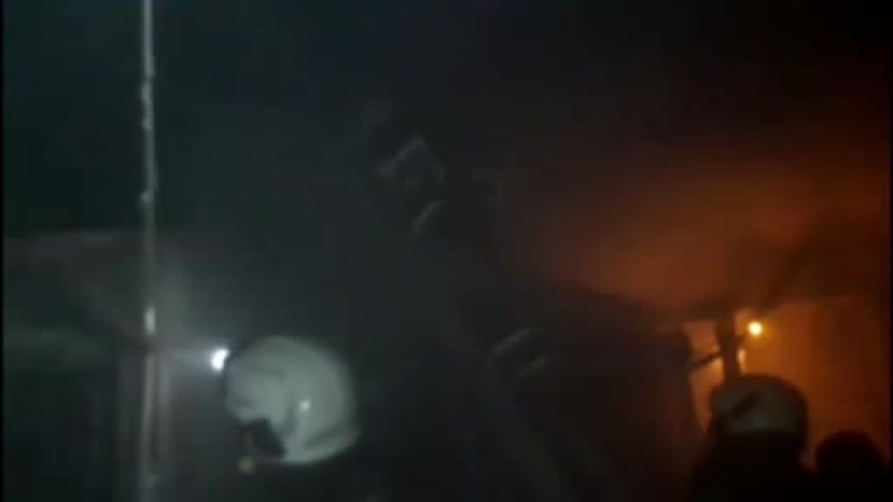 Diyarbakır'da çatı yangını: 40 güvercin telef oldu