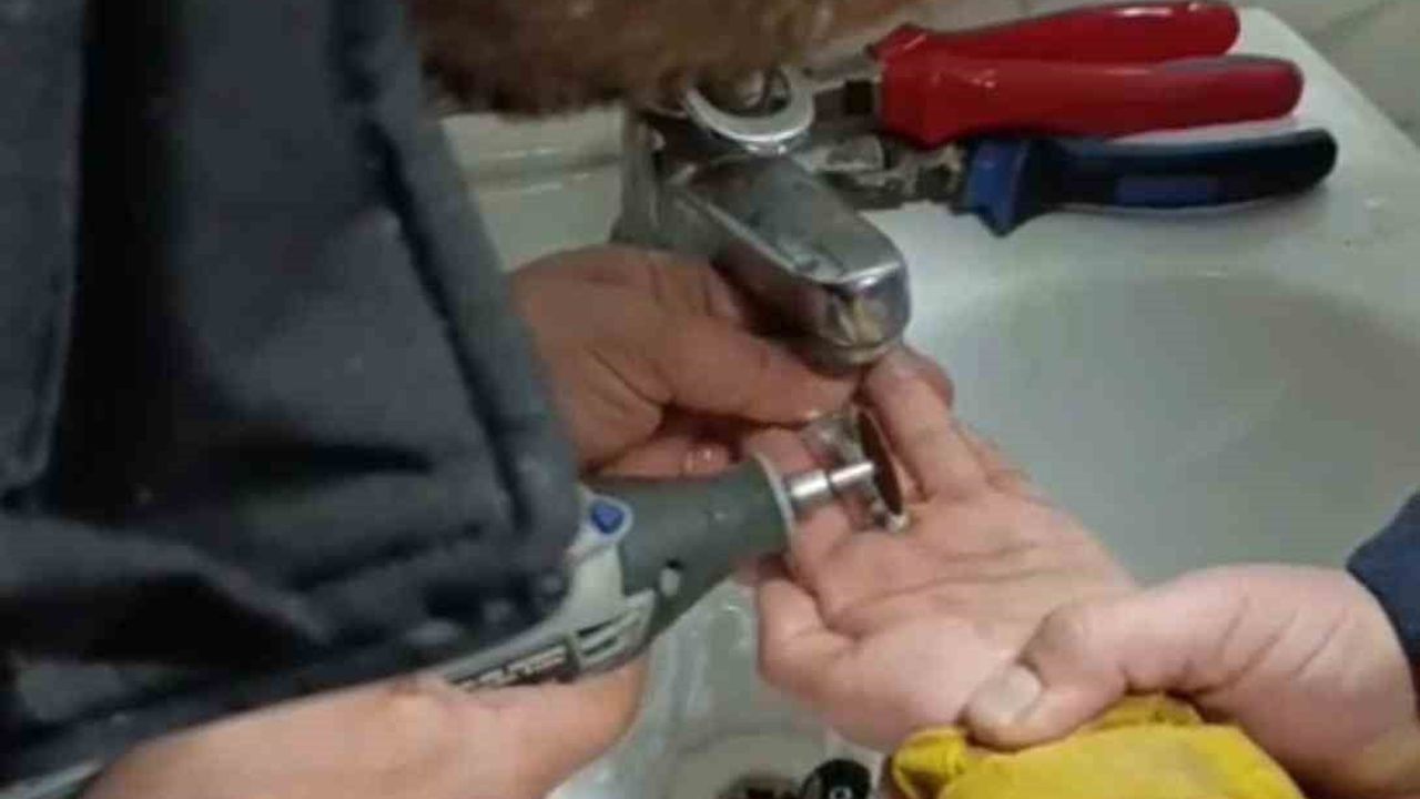 Diyarbakır'da Çocuğun Parmağı Metal Paraya Sıkıştı — İtfaiye Kurtardı