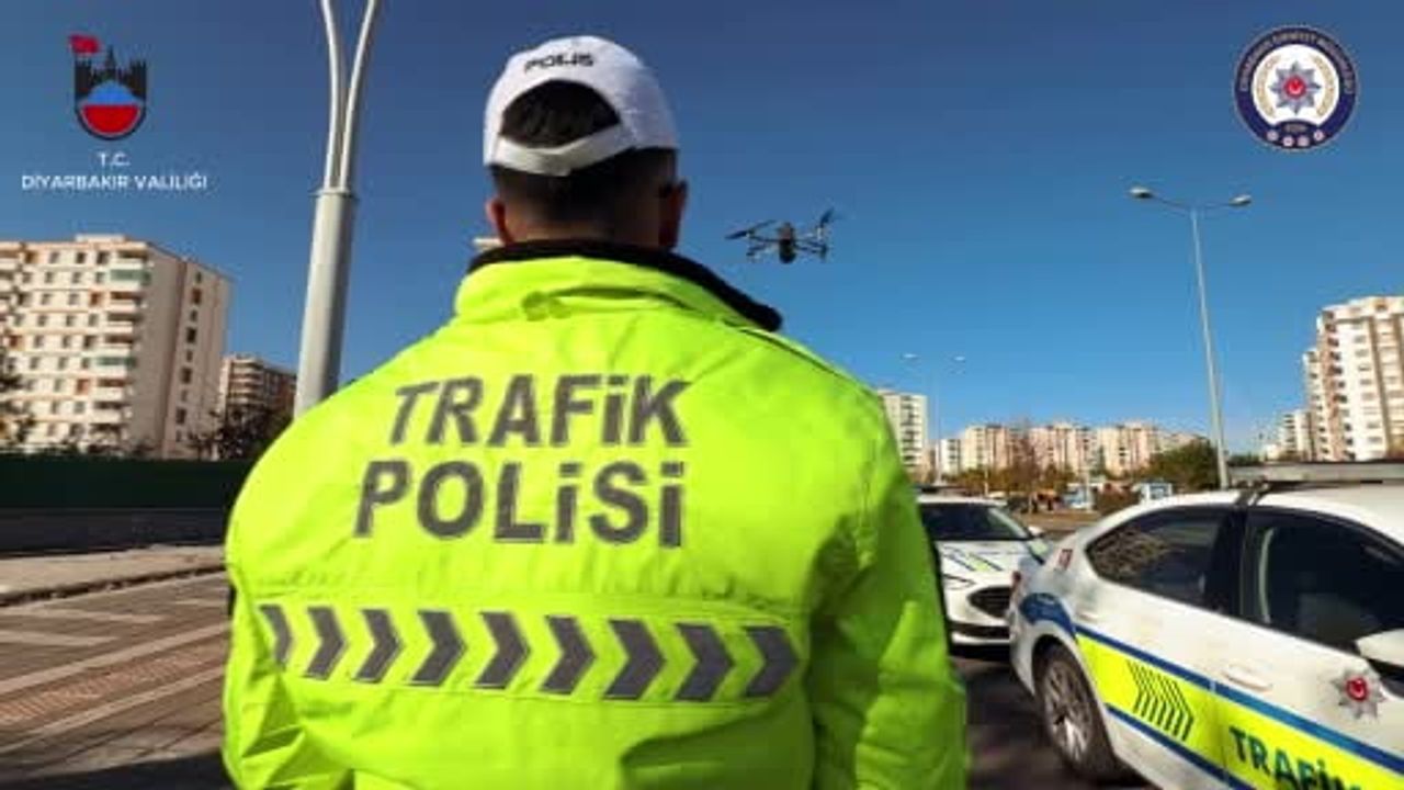Diyarbakır'da Dronla Şerit Değiştiren Sürücülere Ceza
