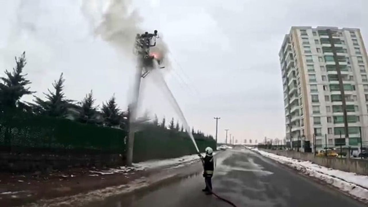 Diyarbakır'da Elektrik Direği Yangını: İtfaiyenin Kask Kamerası Kaydetti