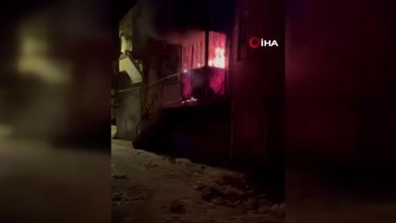 Diyarbakır'da Ev Yangını: 2 Kişi Dumandan Etkilendi