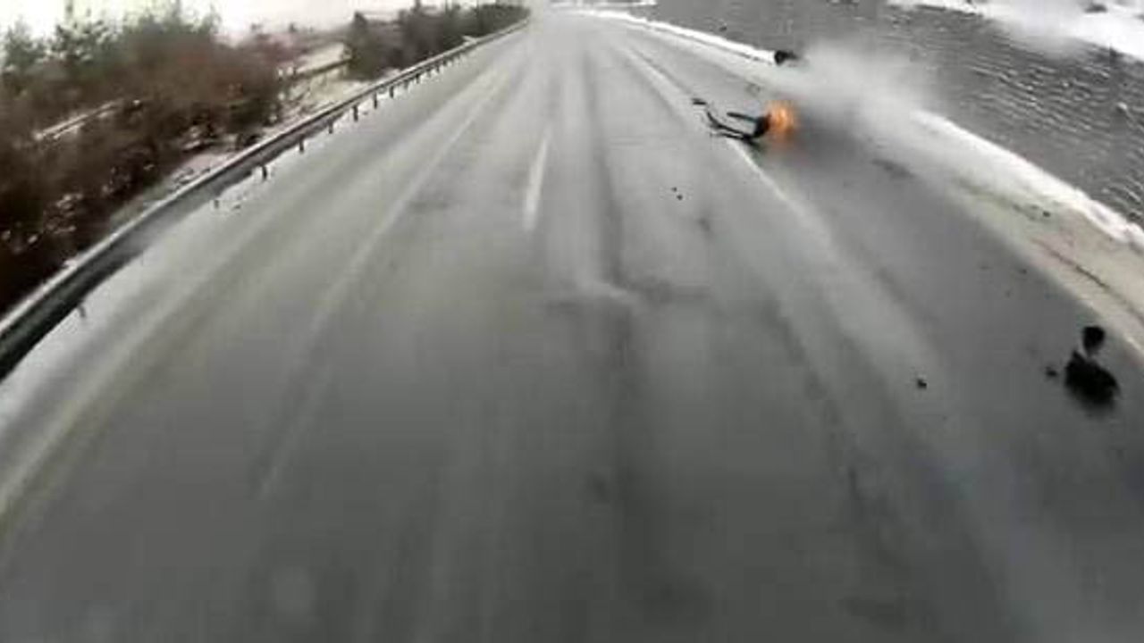 Diyarbakır'da Gizli Buzlanma Faciası: Araç Duvara Çarpıp Alev Aldı