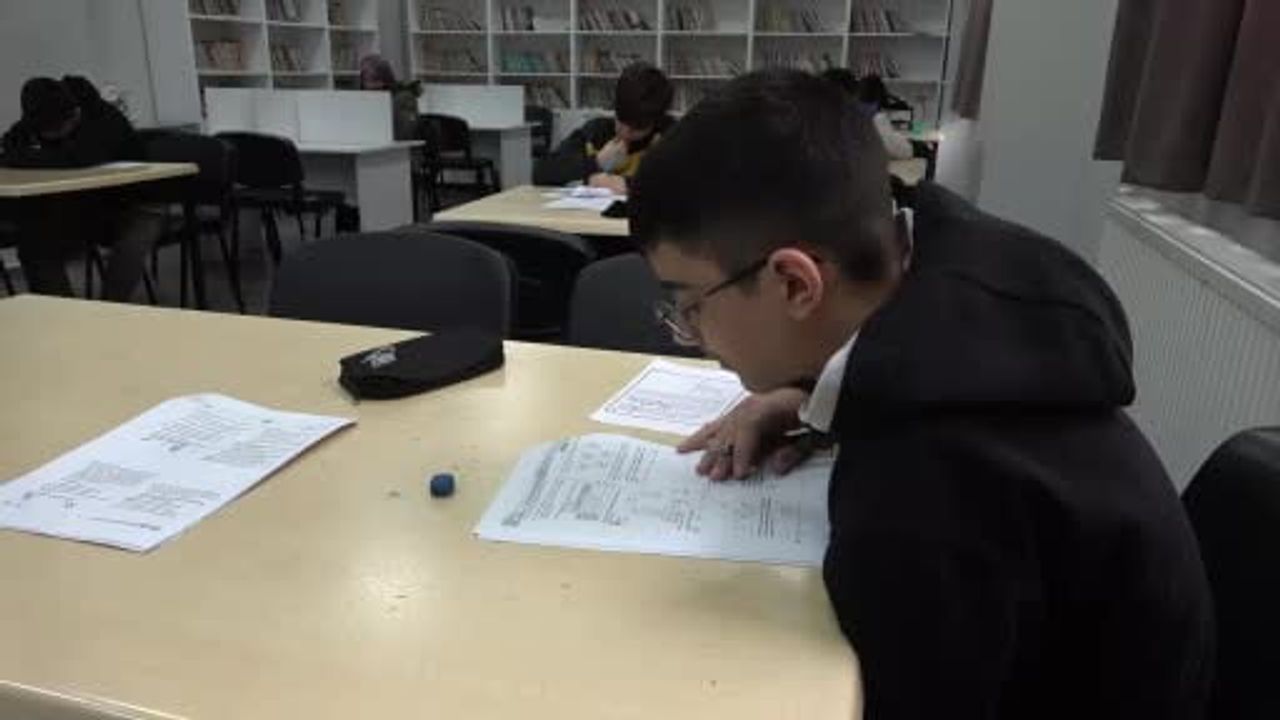 Diyarbakır'da Gönüllü Öğretmenler Tatilde LGS Adaylarına Destek Veriyor