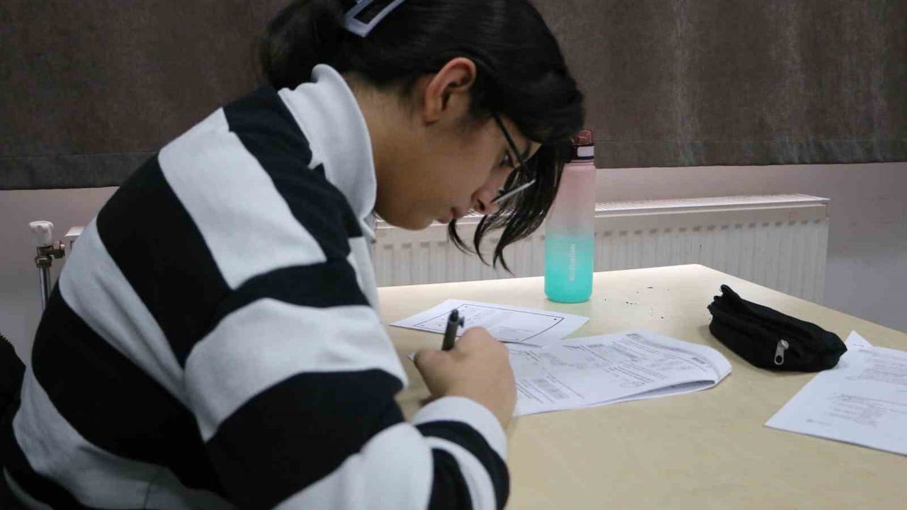 Diyarbakır'da Gönüllü Öğretmenler Tatilde LGS Hazırlığında Yanında