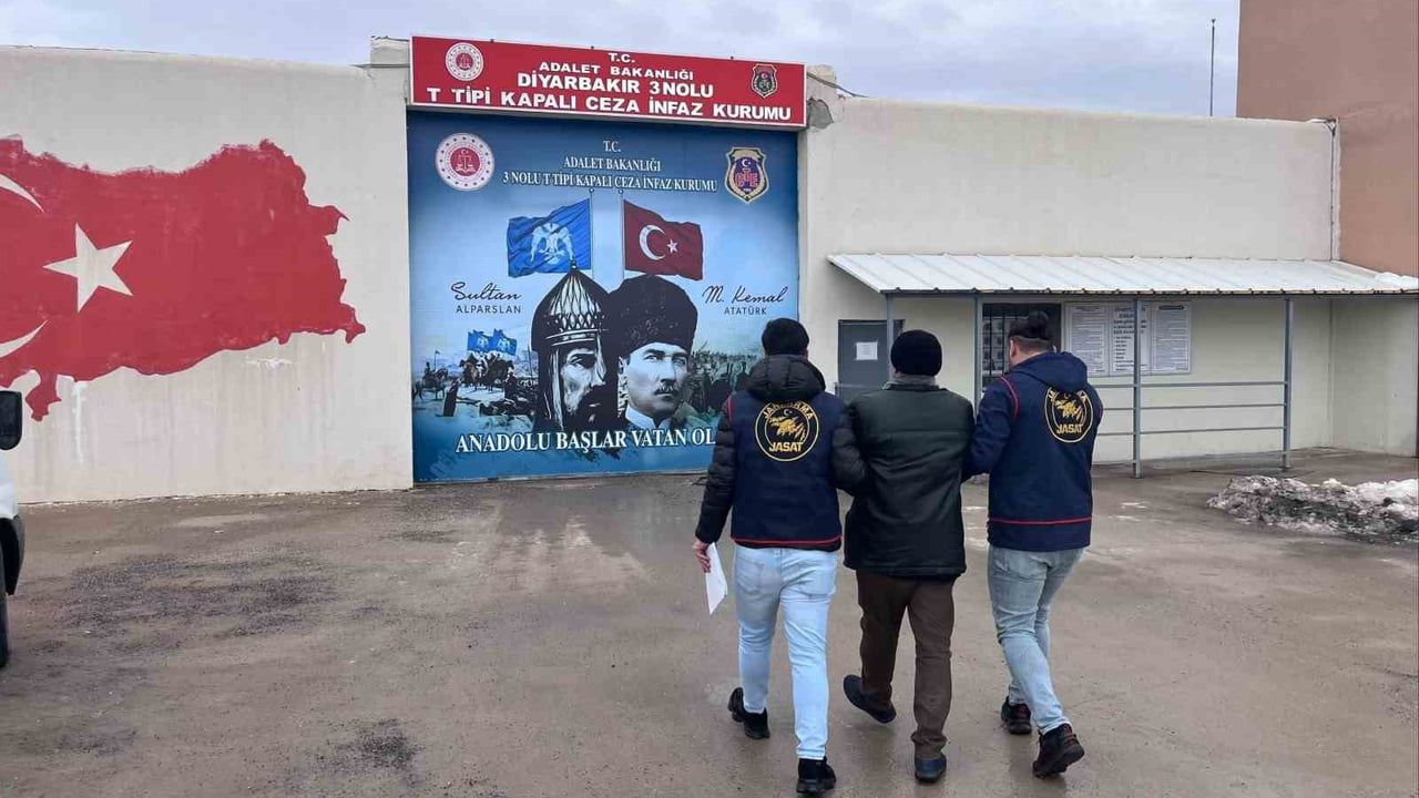 Diyarbakır'da Jandarma Operasyonu: 132 Aranan Kişi Yakalandı