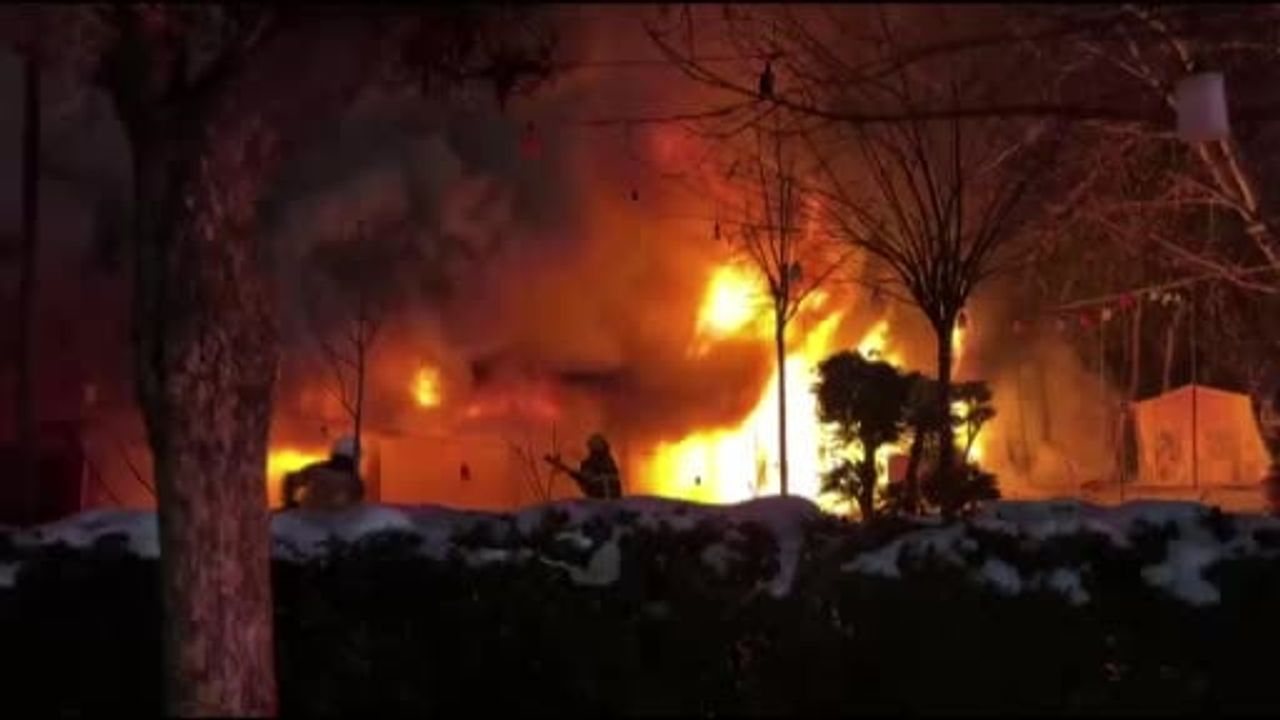 Diyarbakır'da Kafede Yangın: Müşteriler Tahliye Edildi, Kafe Kullanılamaz Hale Geldi