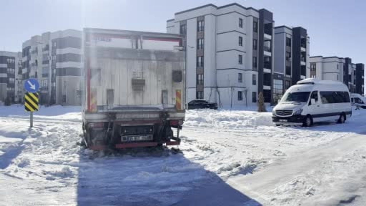 Diyarbakır'da Kar Çilesi: 3 Günlük Yoğun Kar Ulaşımı Felç Etti