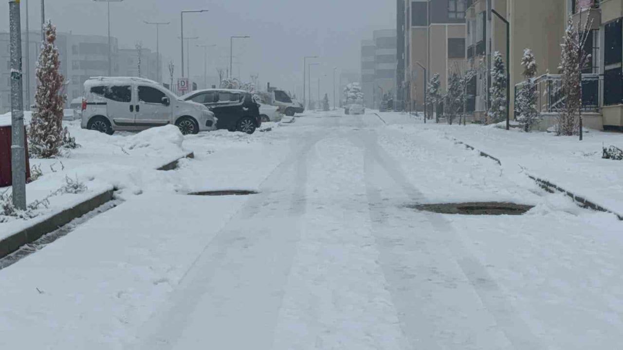 Diyarbakır’da Kar Yağışı Yeniden Başladı — Soğuk Kış Sürüyor