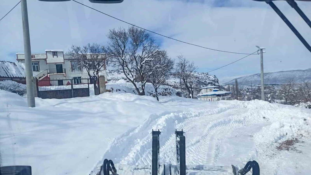 Diyarbakır'da kırsal mahalle yolları açılıyor: Toplam bin 927,4 kilometre ulaşıma açıldı