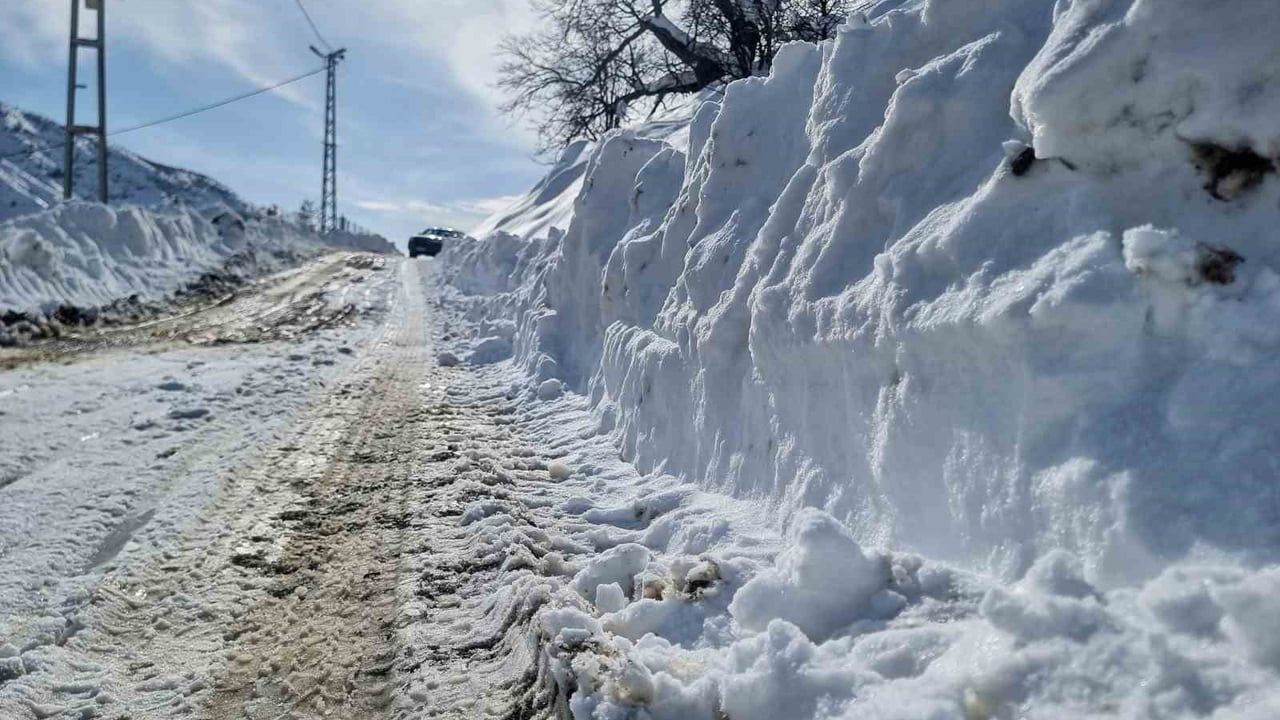 Diyarbakır'da kırsal mahallelerde karla mücadele: 6 bin 290,1 kilometrelik yol açıldı